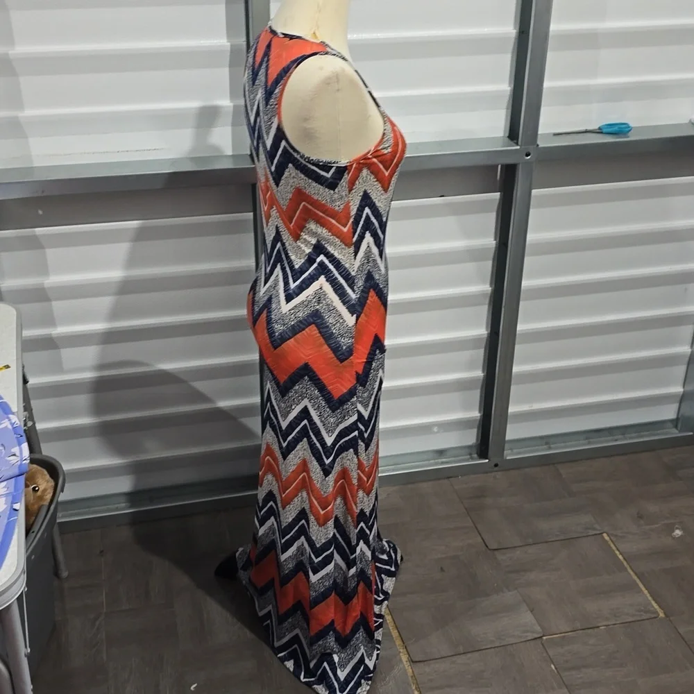 Mlle Gabrielle Chevron Patterened Floor‎ Lenth  Dress Size Small
